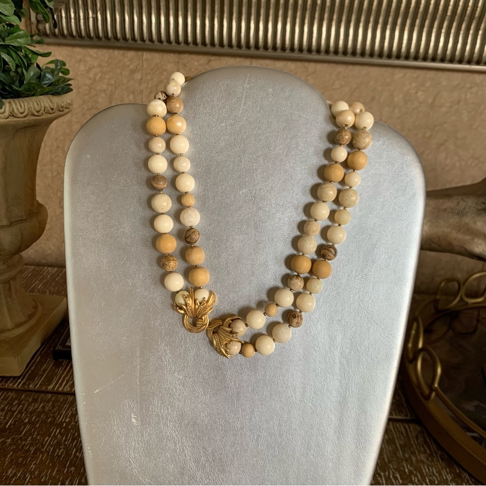 Exquisite Oscar de la Renta Natural Stone Bead Necklace